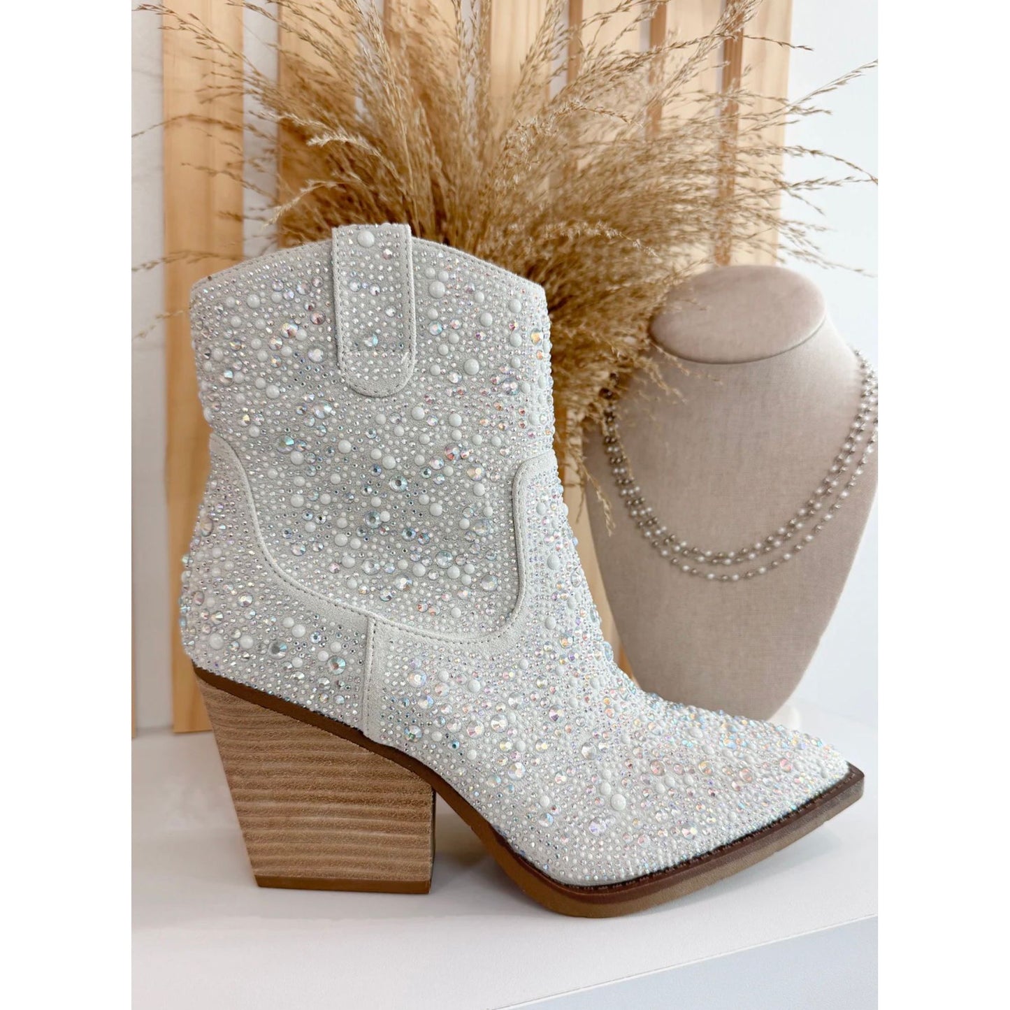 VERY G Kady Pearl White Booties VGLB0375