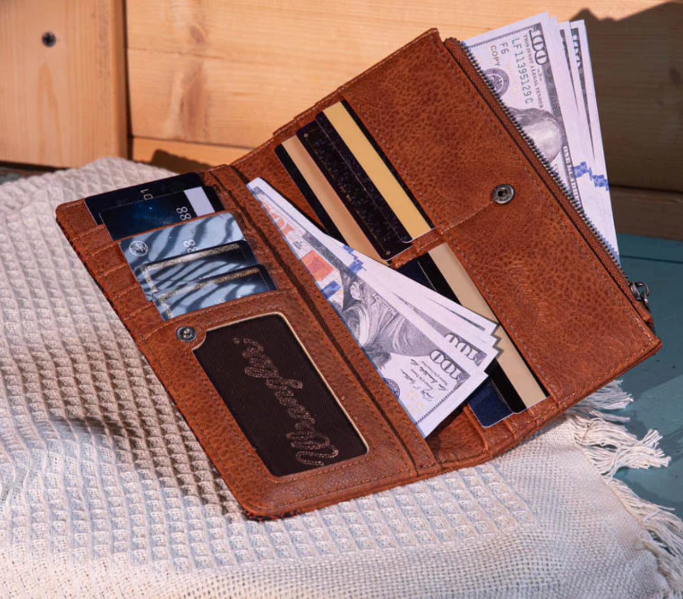 Wrangler Ladies Wallet, Embroidered Bi-Fold - Brown WG145-212BR