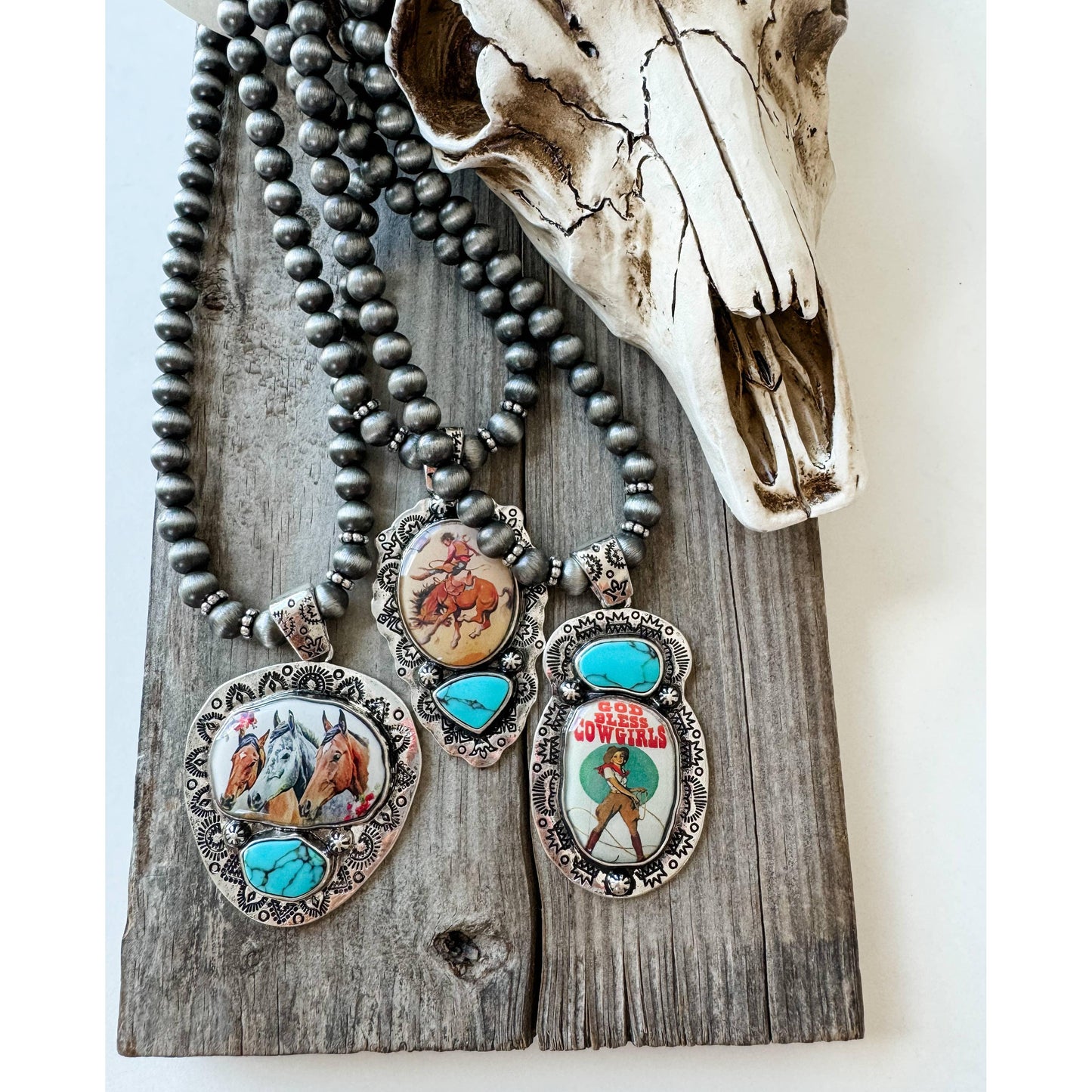 Boho Ranch Shop - Western Print Pendant Necklace - Navajo Style Pearl