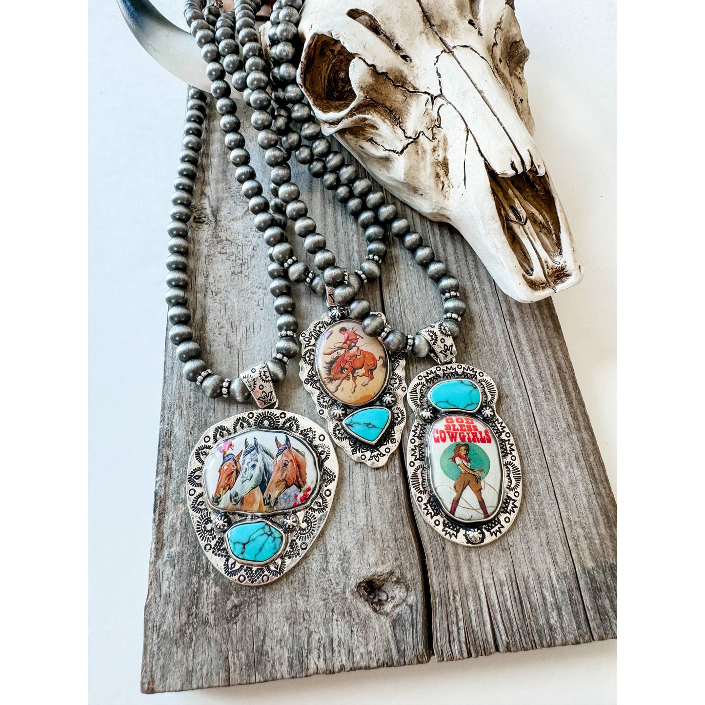 Boho Ranch Shop - Western Print Pendant Necklace - Navajo Style Pearl