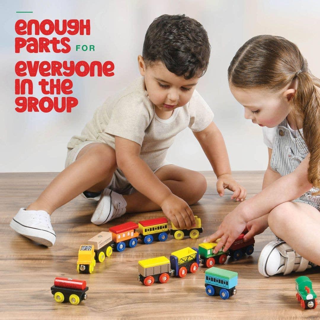 Play22 - "Wooden Train Set 12 PCS - Magnetic Engines & Toys"