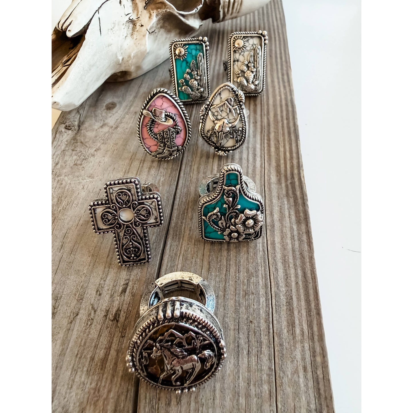 Western Style Stone Pendant Cutout Stretch Ring