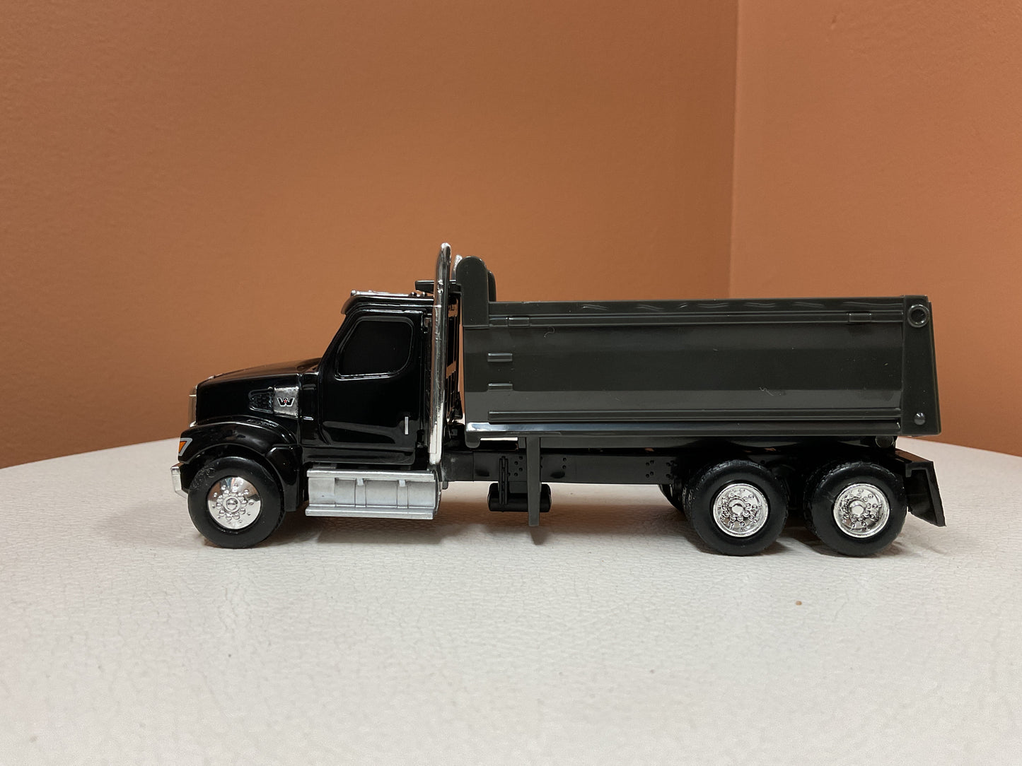 Tomy Cast-iron Big Equipment Turcks