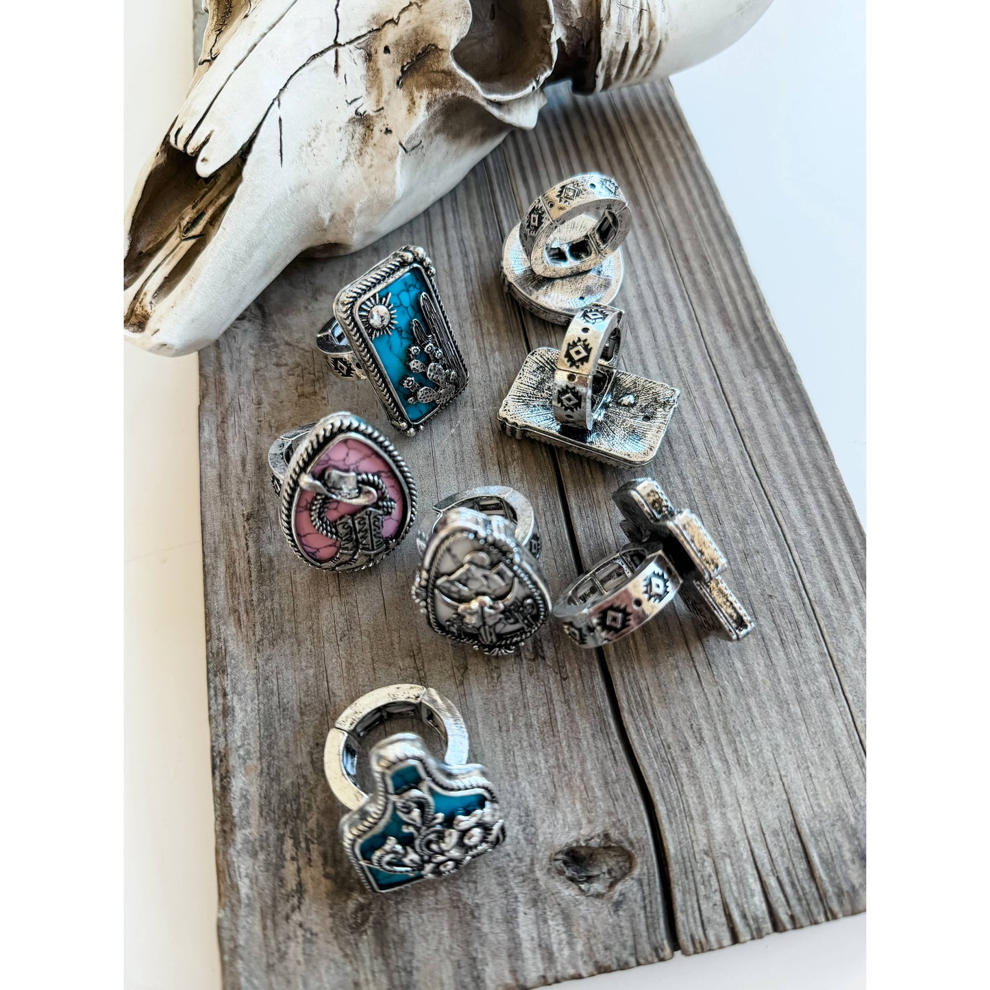 Western Style Stone Pendant Cutout Stretch Ring