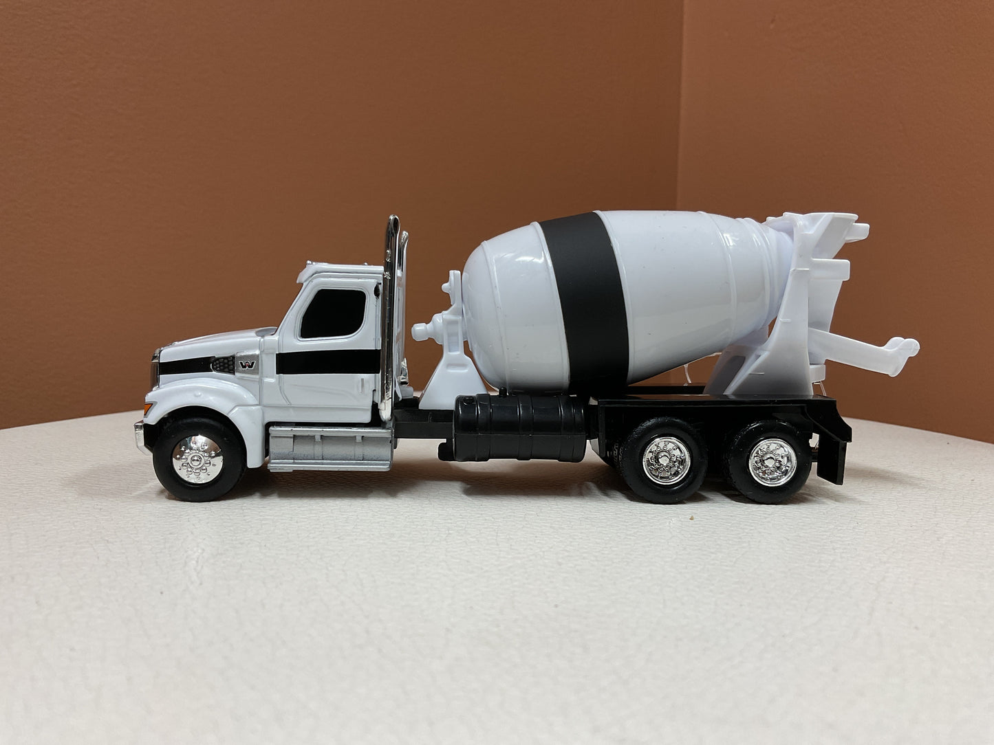 Tomy Cast-iron Big Equipment Turcks