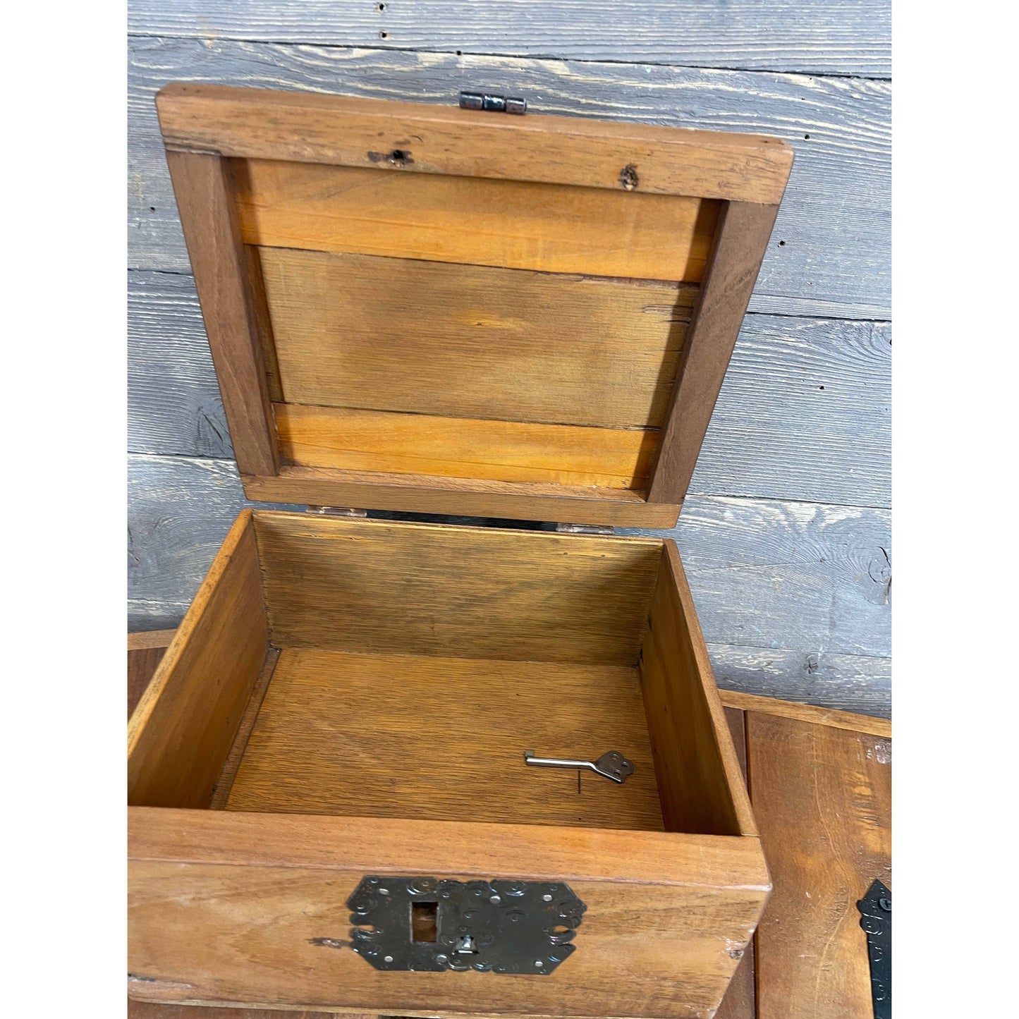 Tejas Ranch Reclaimed Old Mahogany Wood Box w/ Lock and Key 2