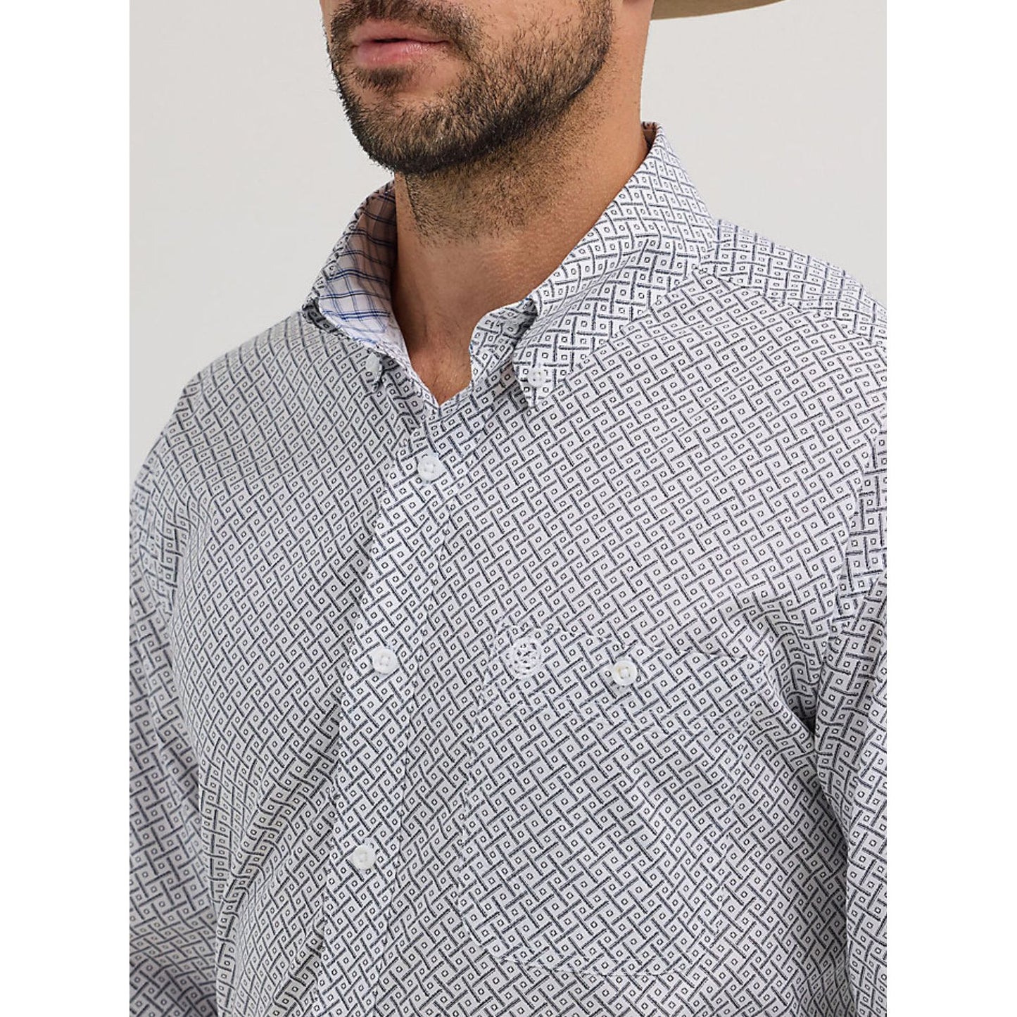 WRANGLER® GEORGE STRAIT™ LONG SLEEVE BUTTON DOWN ONE POCKET SHIRT IN BARS WHITE