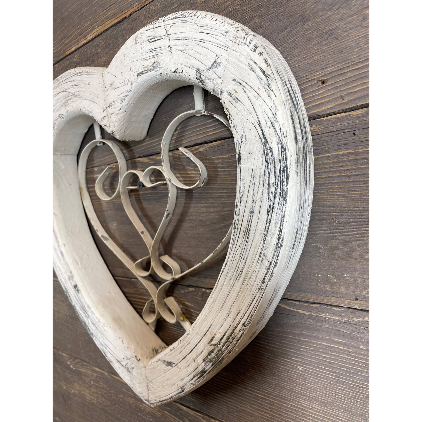Farm Heart 13 in Wood & Iron Vintage White