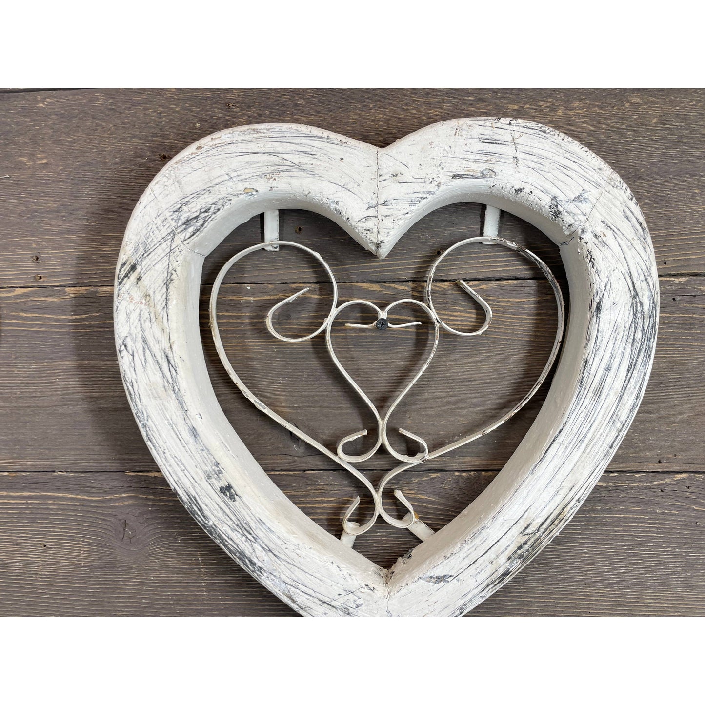 Farm Heart 13 in Wood & Iron Vintage White