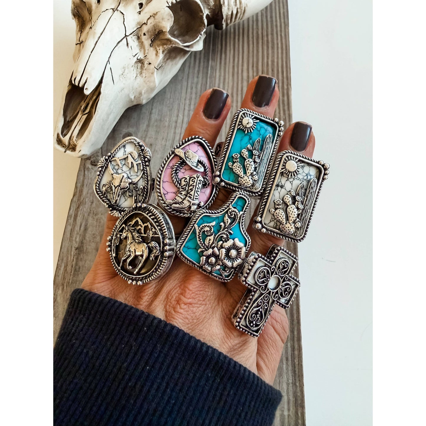 Western Style Stone Pendant Cutout Stretch Ring