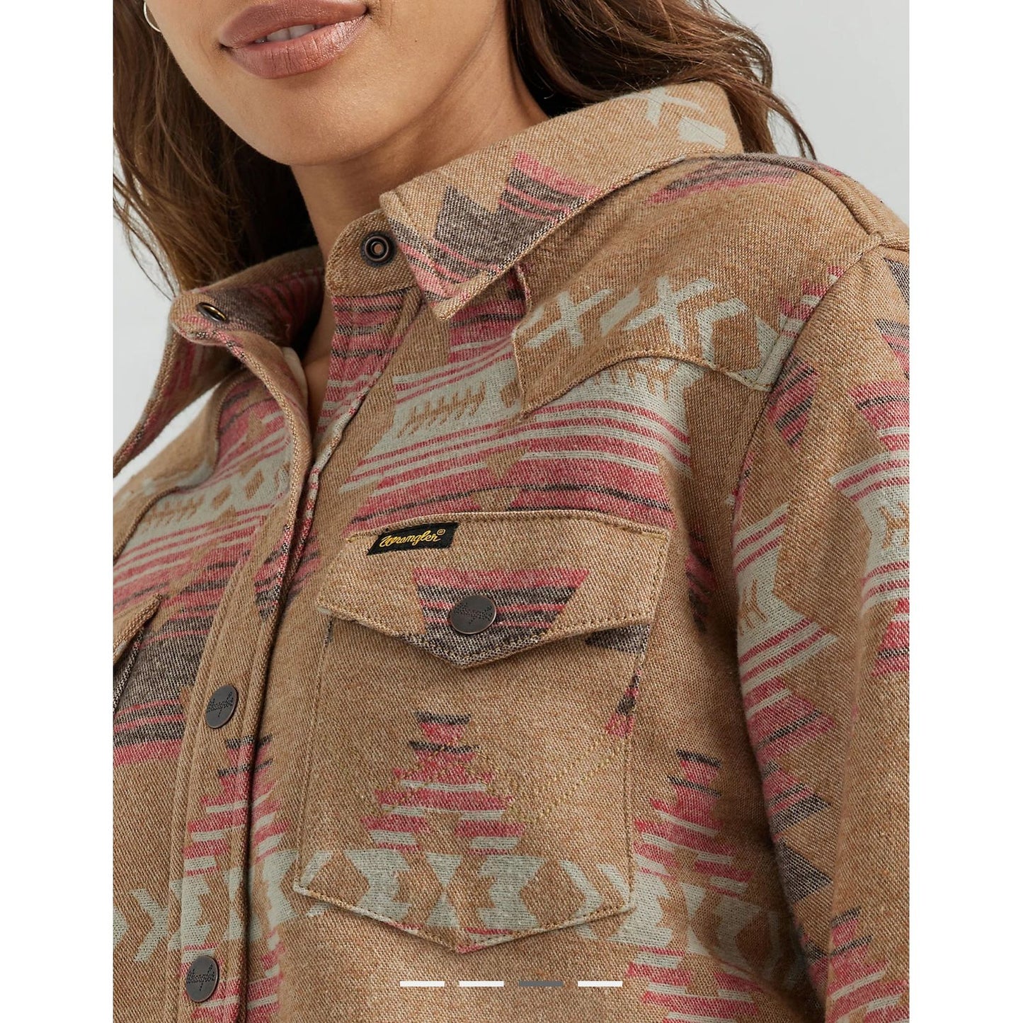 WOMEN'S WRANGLER SOUTHWESTERN PRINT SHACKET IN DUNE