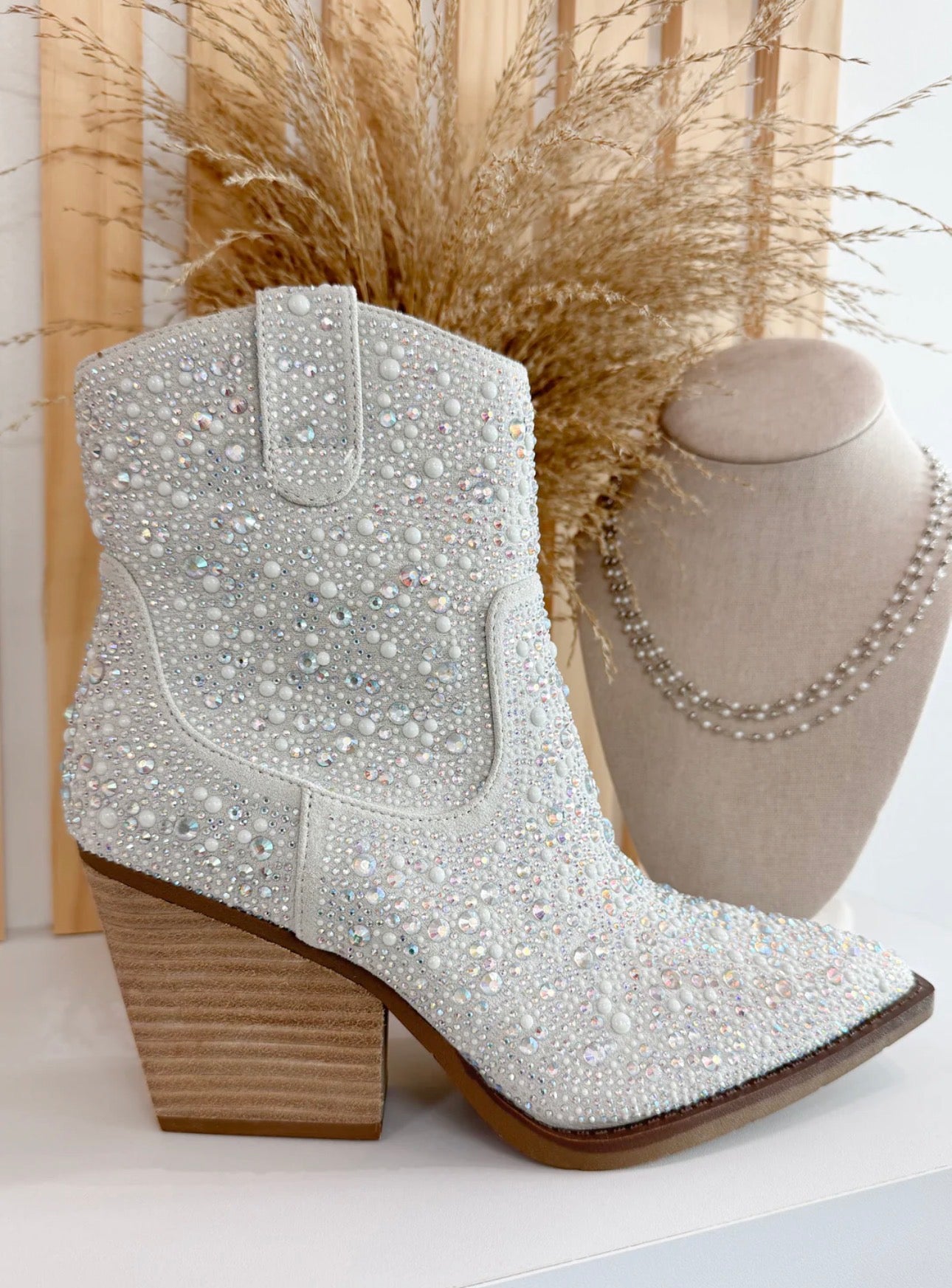 VERY G Kady Pearl White Booties VGLB0375