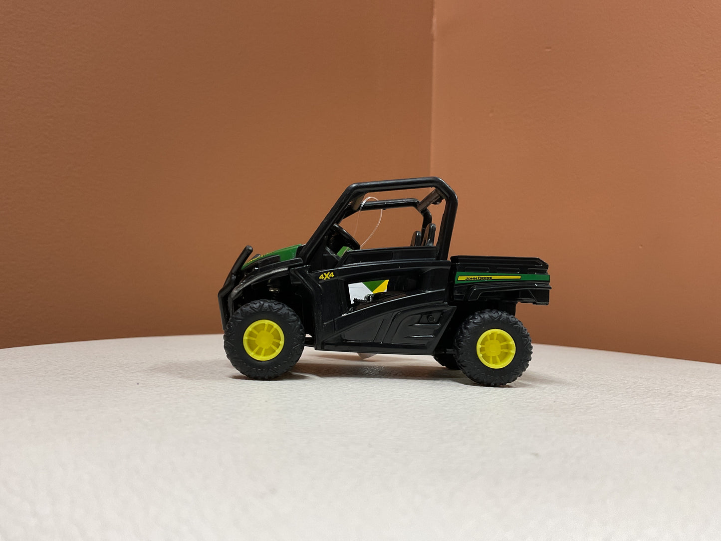 Tomy Plastic John Deere RSX860 Model Toy