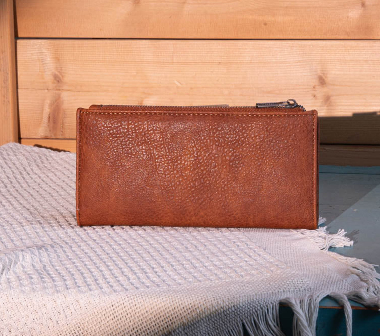 Wrangler Ladies Wallet, Embroidered Bi-Fold - Brown WG145-212BR