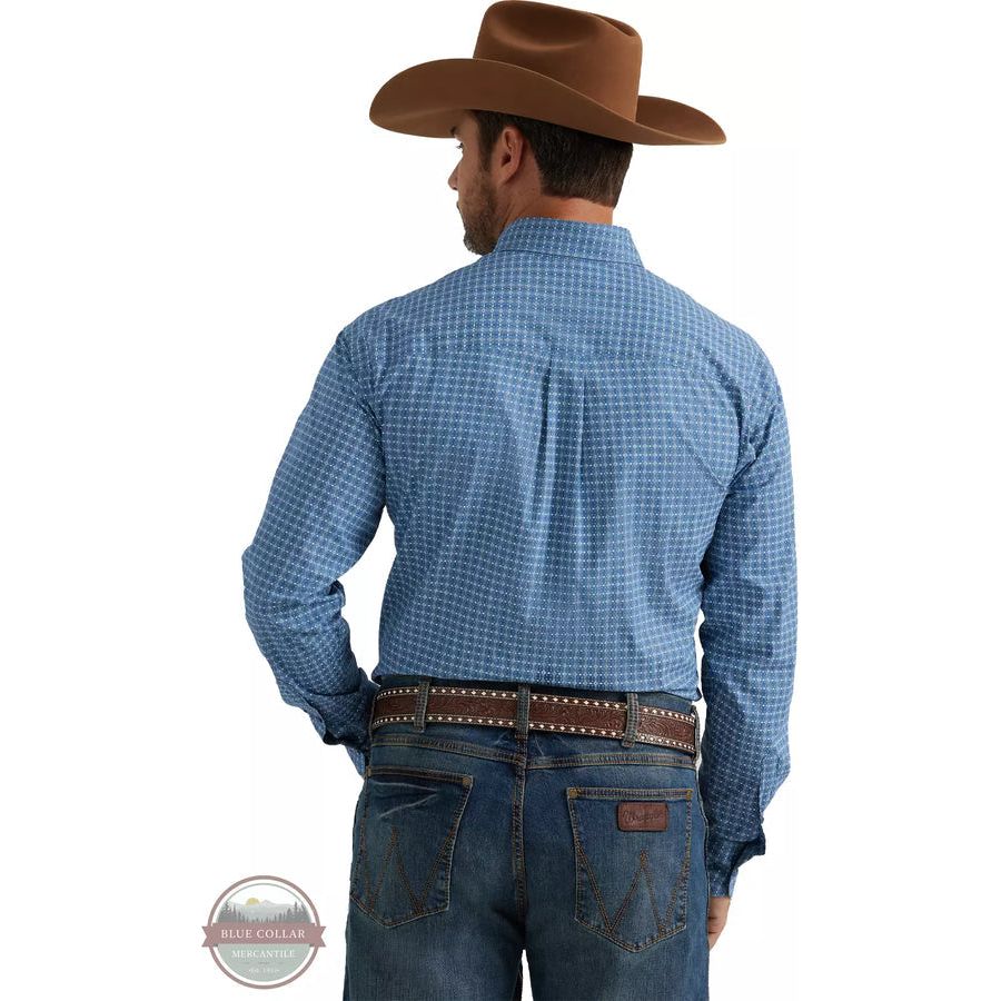 Wrangler Men's George Strait Blue Geometric Relaxed Fit Long Sleeve