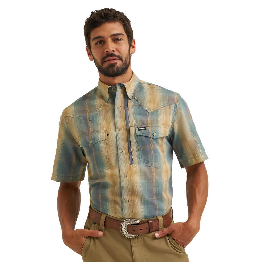 Wrangler Men's ATG-X Western Performance Relaxed Fit Turbulence Ombre Button Down 112382381