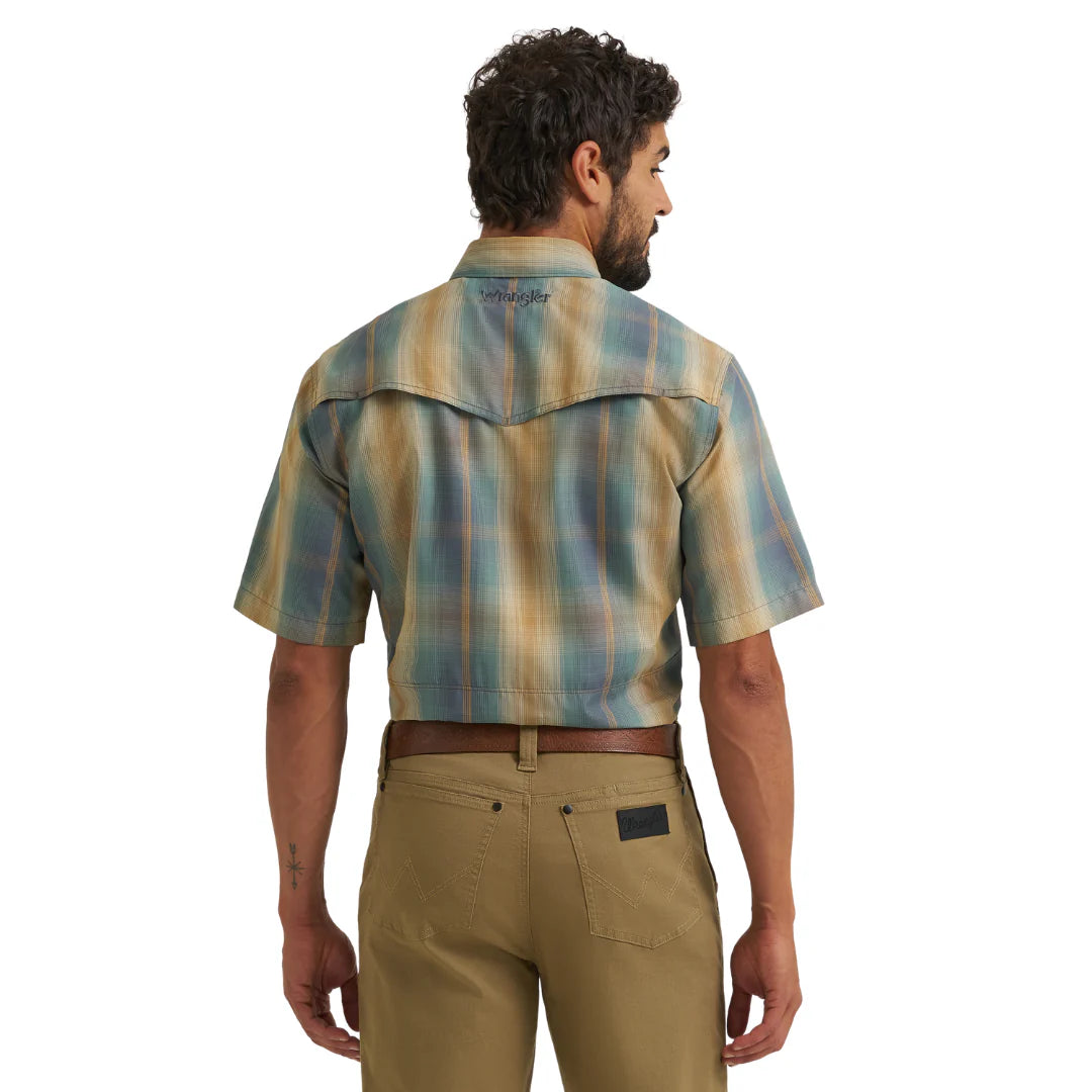 Wrangler Men's ATG-X Western Performance Relaxed Fit Turbulence Ombre Button Down 112382381
