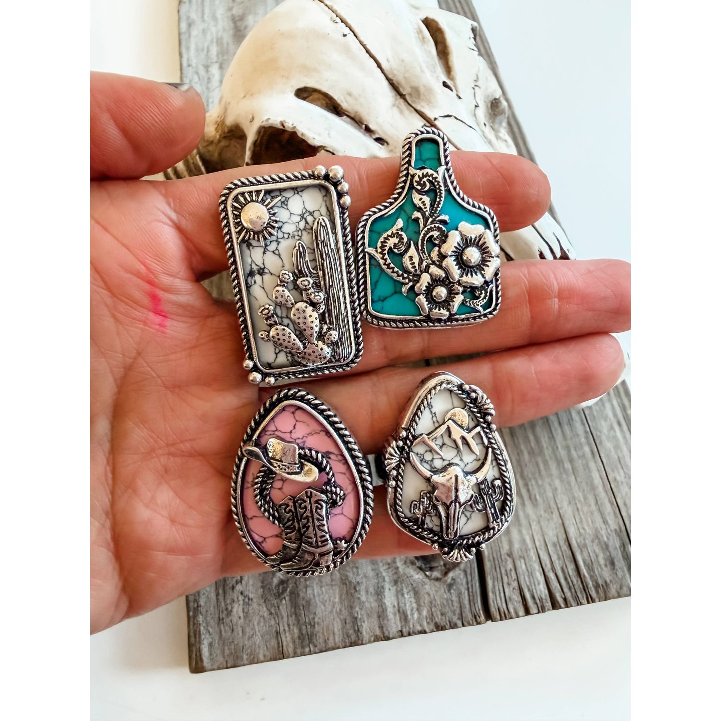 Western Style Stone Pendant Cutout Stretch Ring