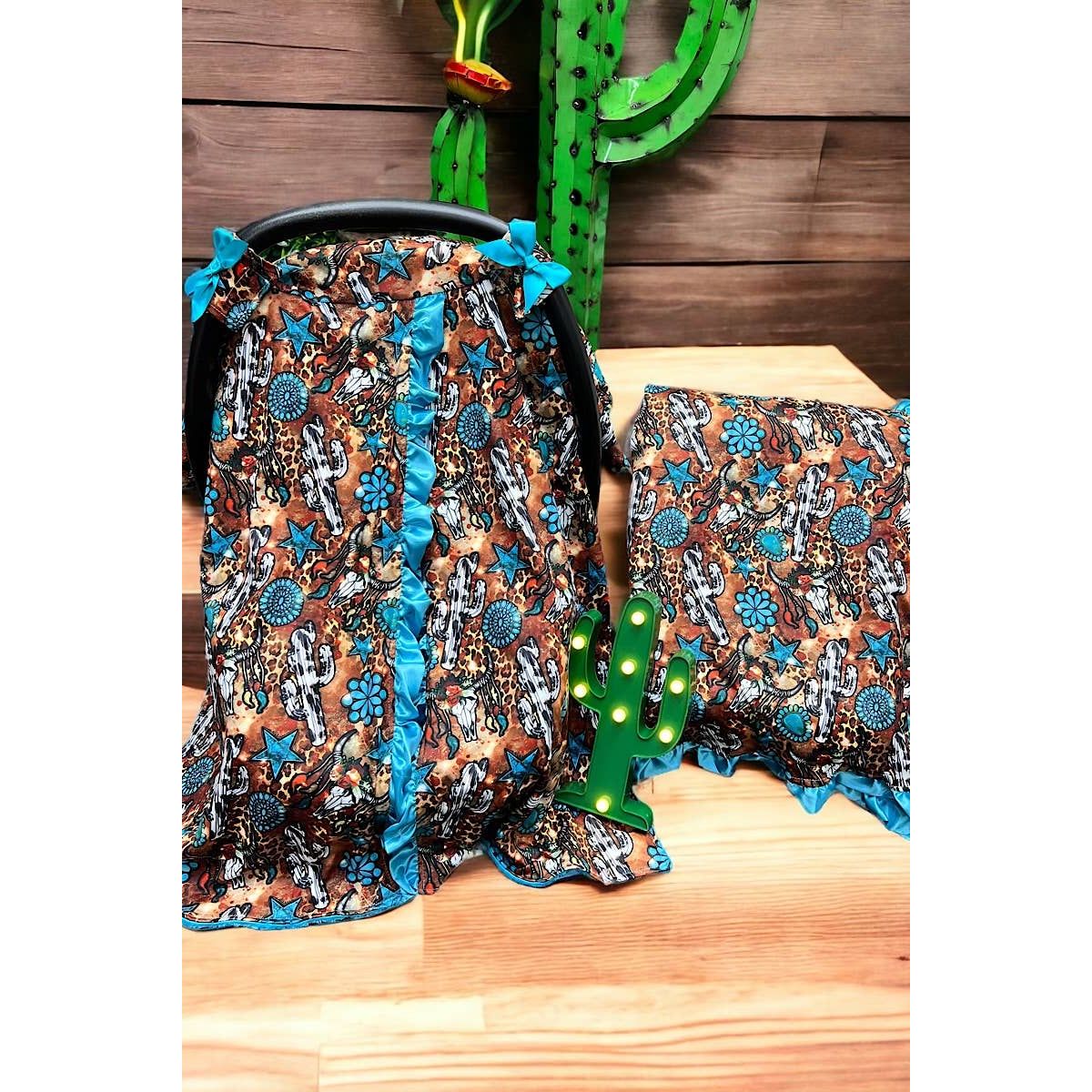 CONCHO, CACTUS & COW SKULL PRINTED CAR SEAT COVER.