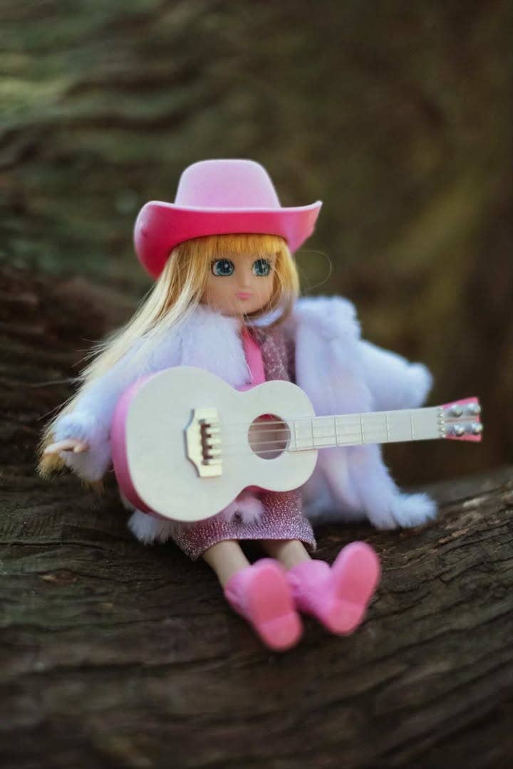 Country Girl Lottie