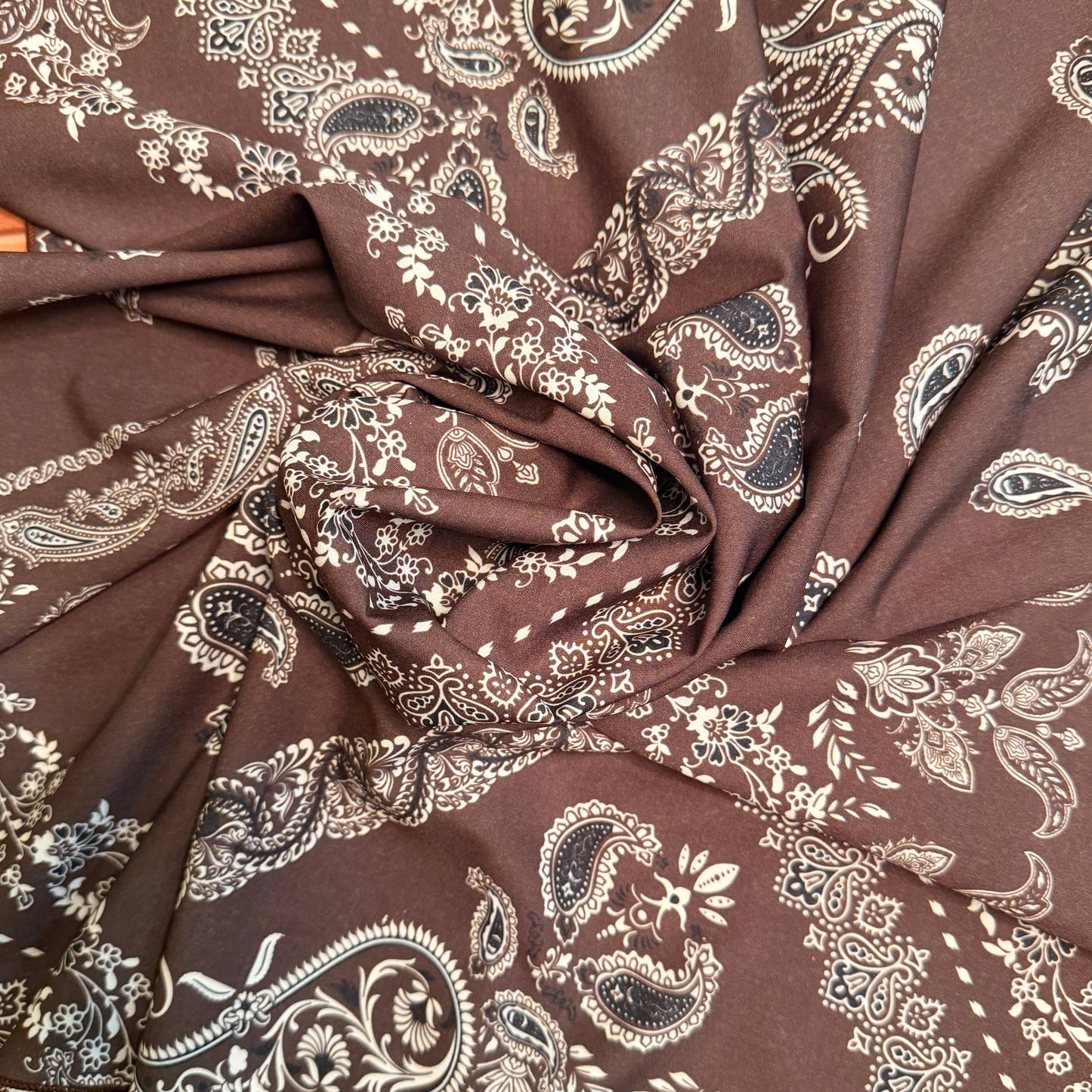 AV3002 PAISLEY PRINT WILD RAG 28x28