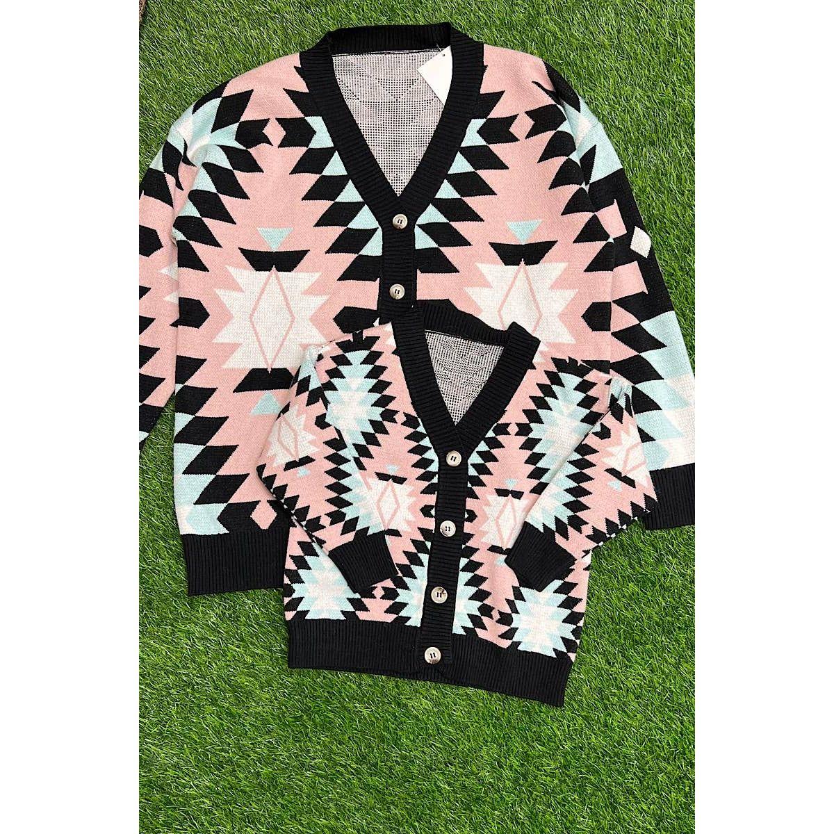 WOMANS PINK, BLUE & BLACK GEOMETRIC SWEATER.