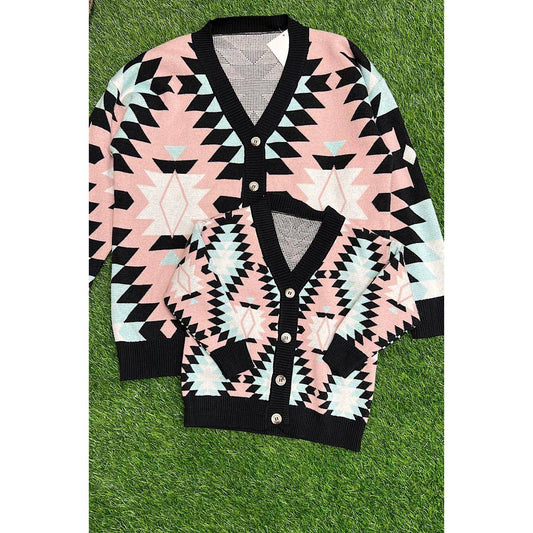 WOMANS PINK, BLUE & BLACK GEOMETRIC SWEATER.