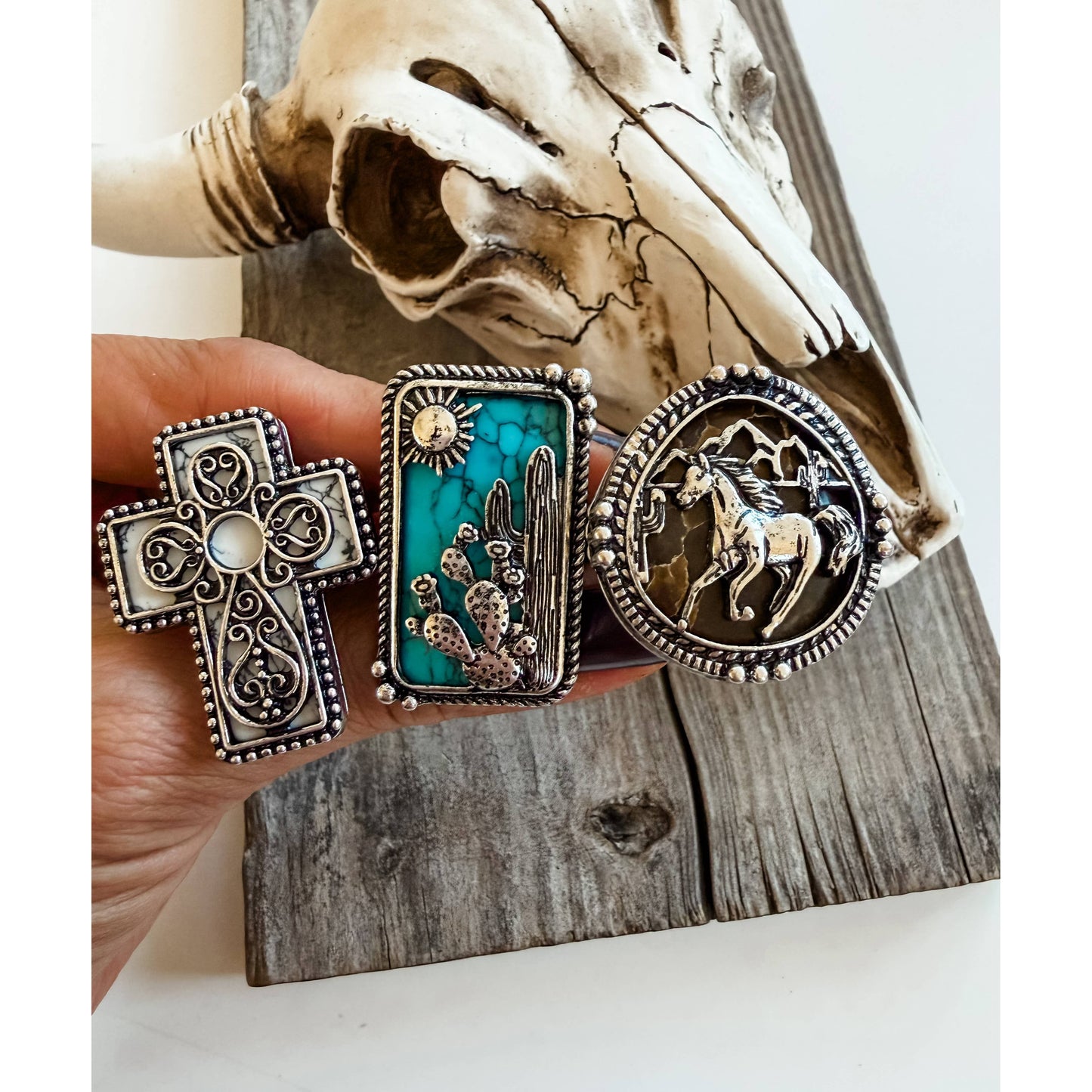 Western Style Stone Pendant Cutout Stretch Ring