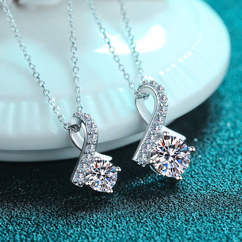 Four-Prong Moissanite Ribbon Necklace in 925 Sterling Silver