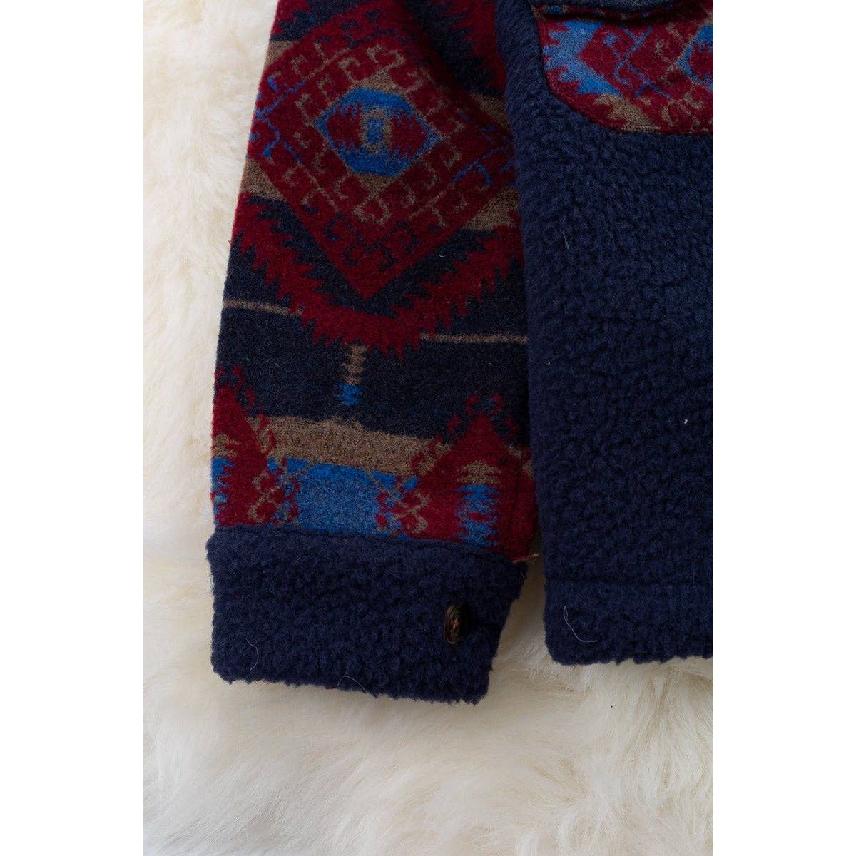 Navy blue sherpa shacket with geometric printed sleeve. TPG65133050SOL