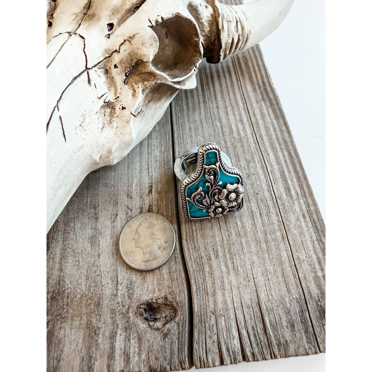 Western Style Stone Pendant Cutout Stretch Ring